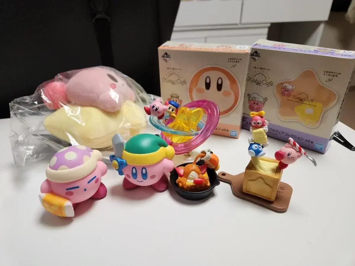 Star Kirby merchandise, figures, etc. are sold in bulk.