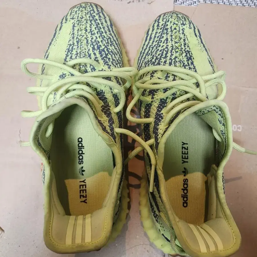 [275]이지부스트 350V2 semi frozen yellow