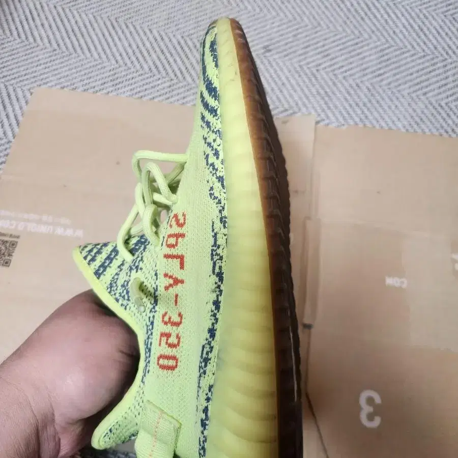 [275]이지부스트 350V2 semi frozen yellow