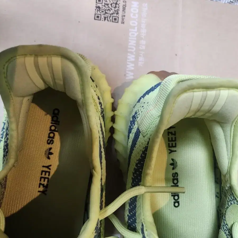 [275]이지부스트 350V2 semi frozen yellow