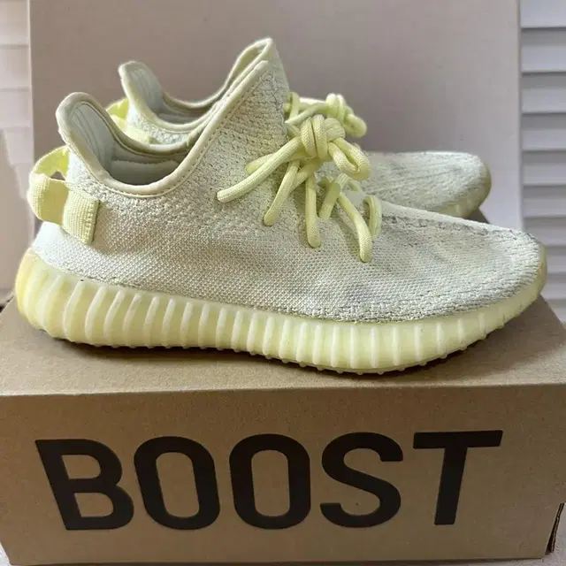 아디다스 이지부스트 350 V2 버터 (size 240)