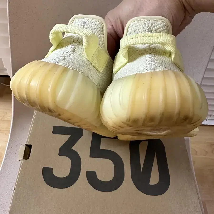 아디다스 이지부스트 350 V2 버터 (size 240)