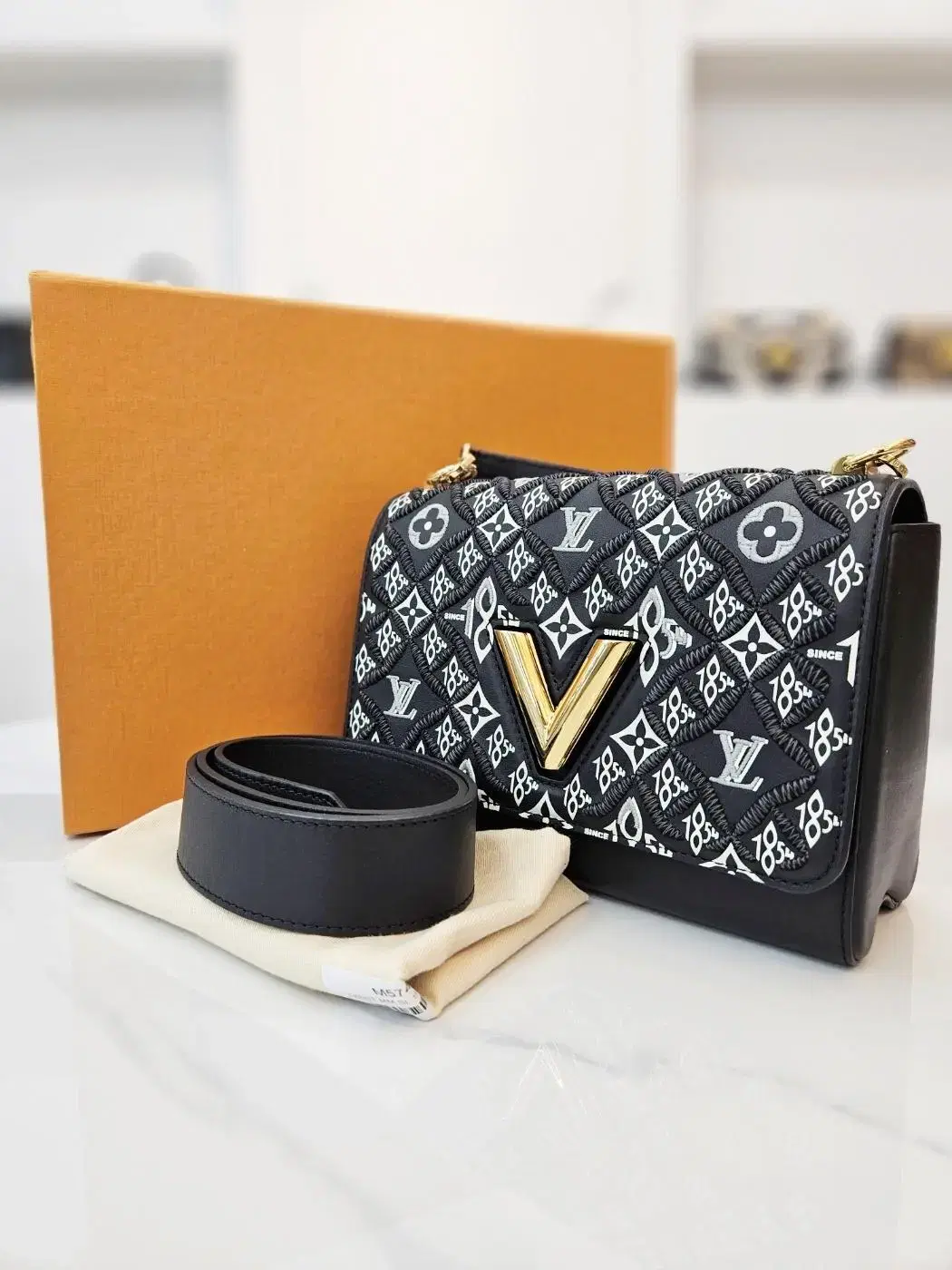 [Pre-Owned] Louis Vuitton Twist MM Tote Bag Limited at Luxe All Ulsan