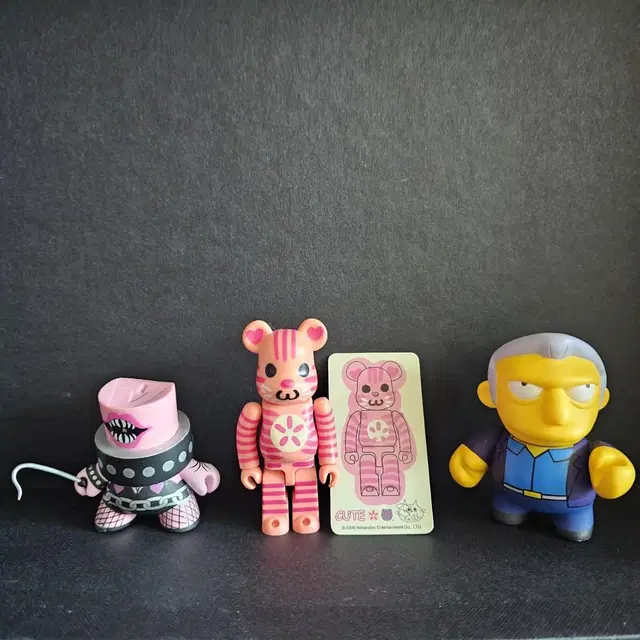 잠시50%세일/Kidrobot spray paint figures