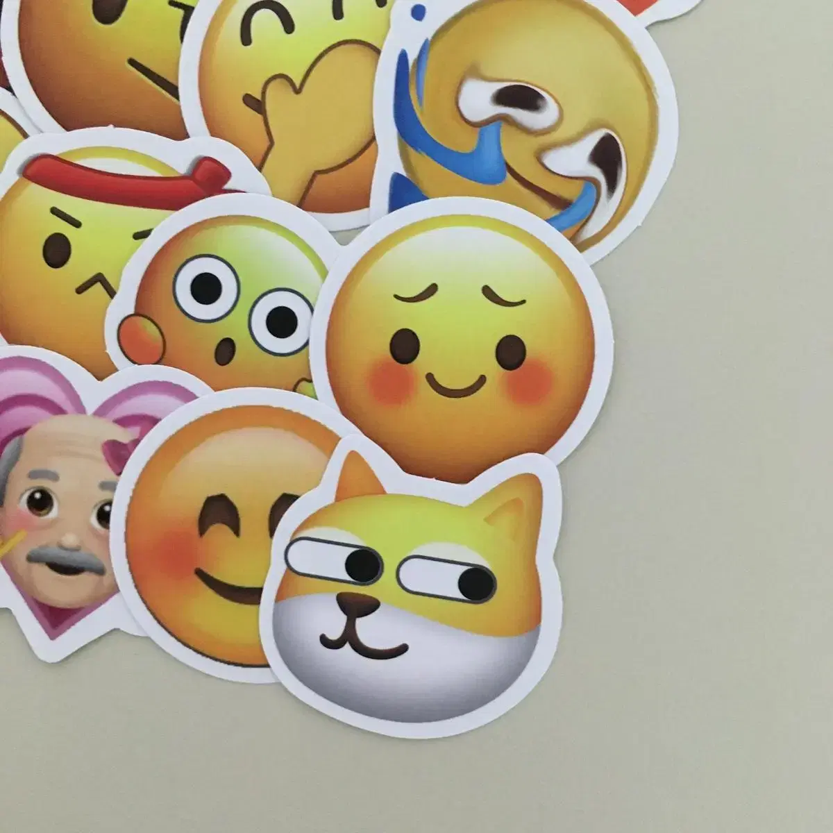 (Discounted) Emoji Pieces sticker 100pcs