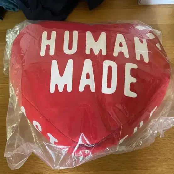 휴먼메이드 하트 비즈 쿠션 human made