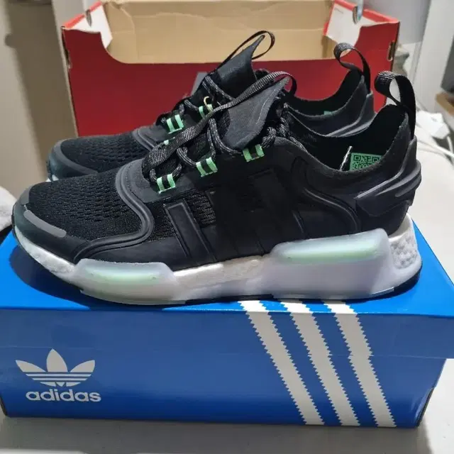 아디다스 nmd v3 gx2084