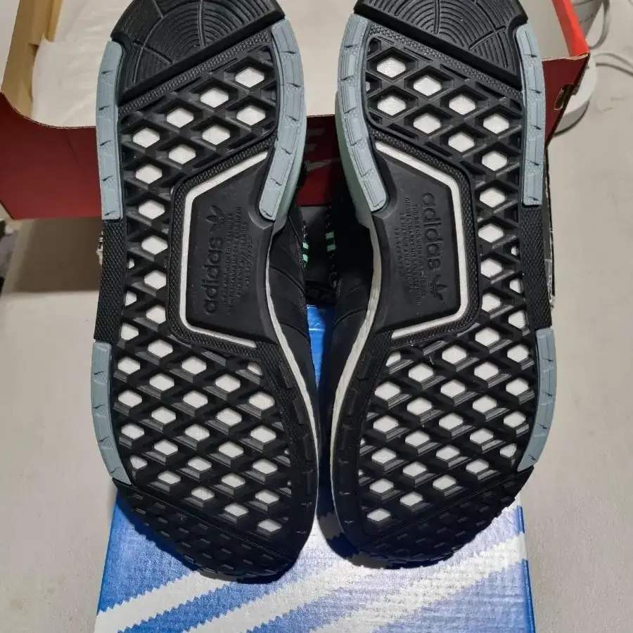 아디다스 nmd v3 gx2084