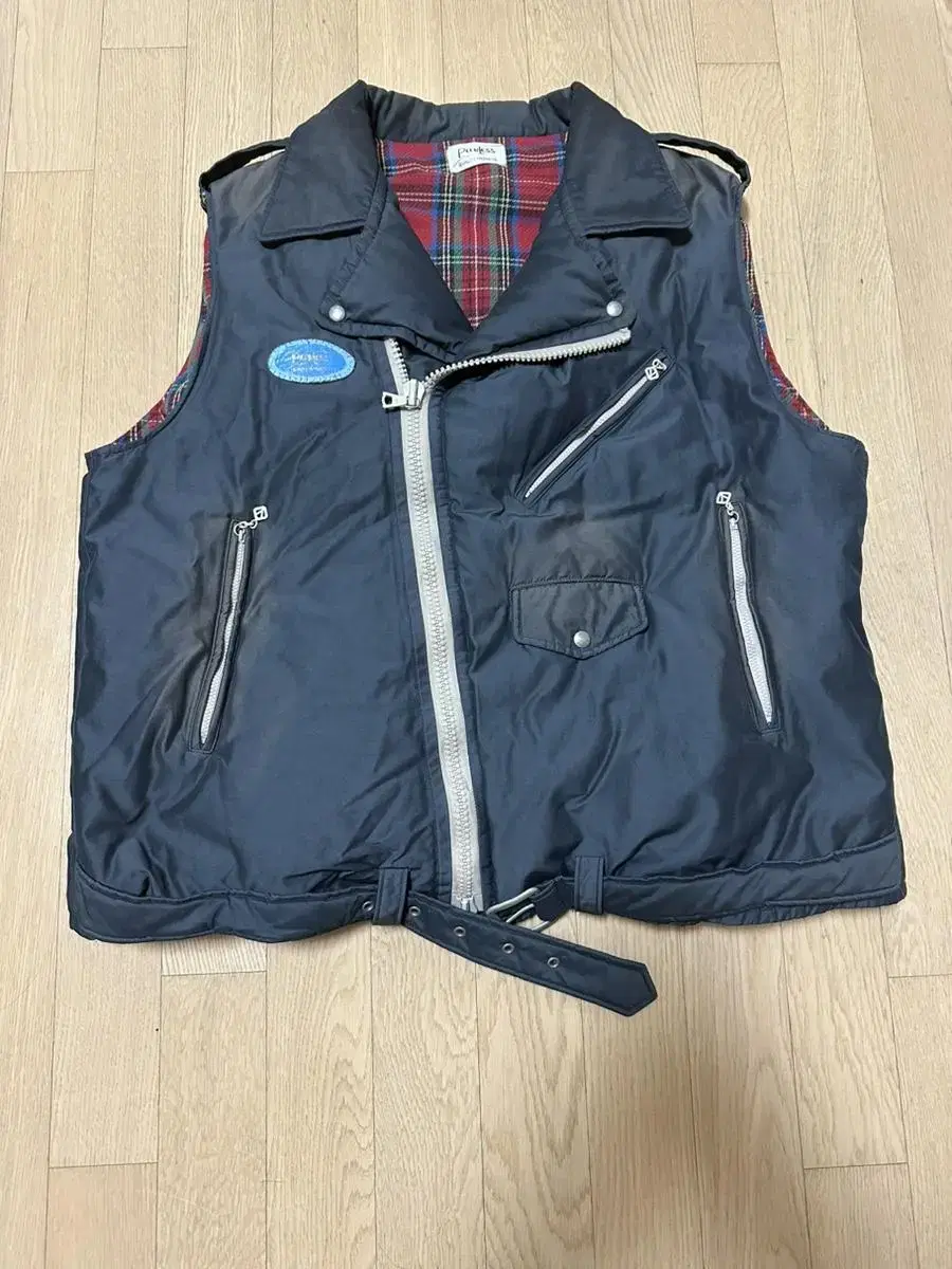 (5) Bizbeam Strabler Down Vest Navy