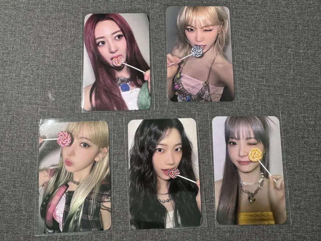 Le sserafim musicplant fansign event unreleased photocard Sells photo kard sets