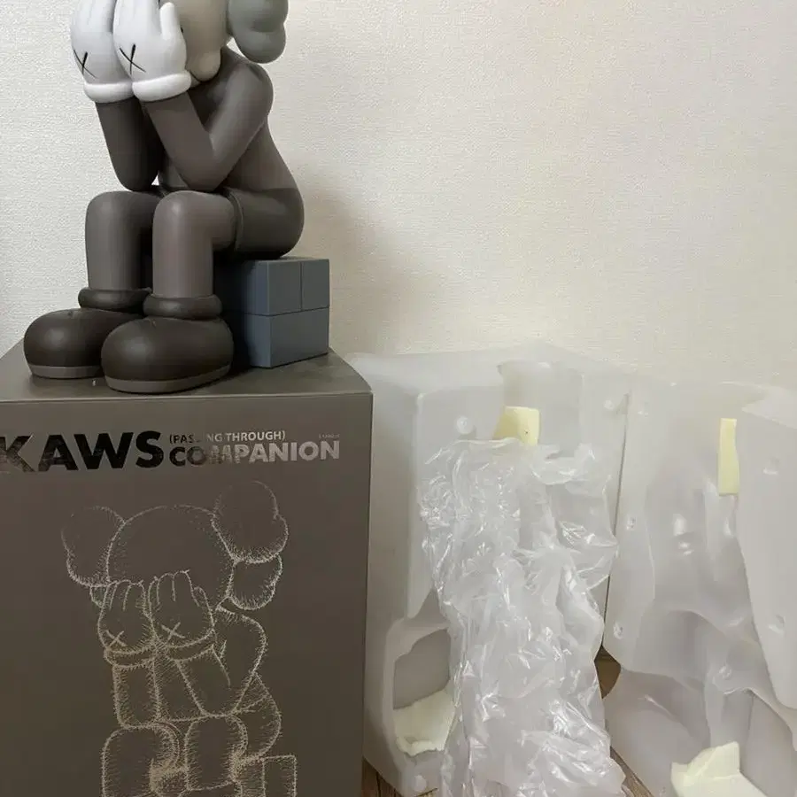 카우스 패싱쓰루 2013 kaws 피규어