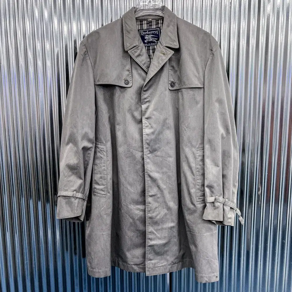 Burberry Aberdeen Trench Coat (Domestic L) C371