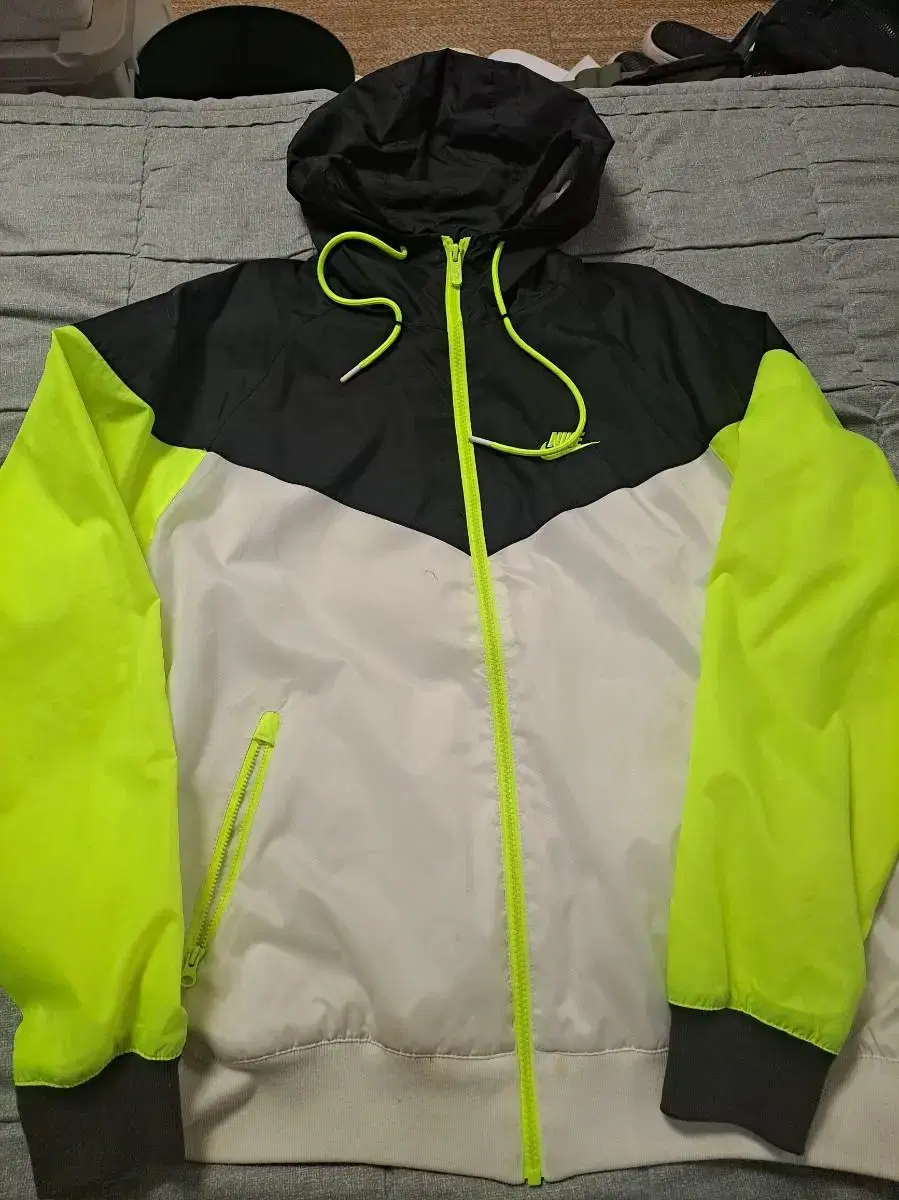 Nike Windrunner Fluorescent