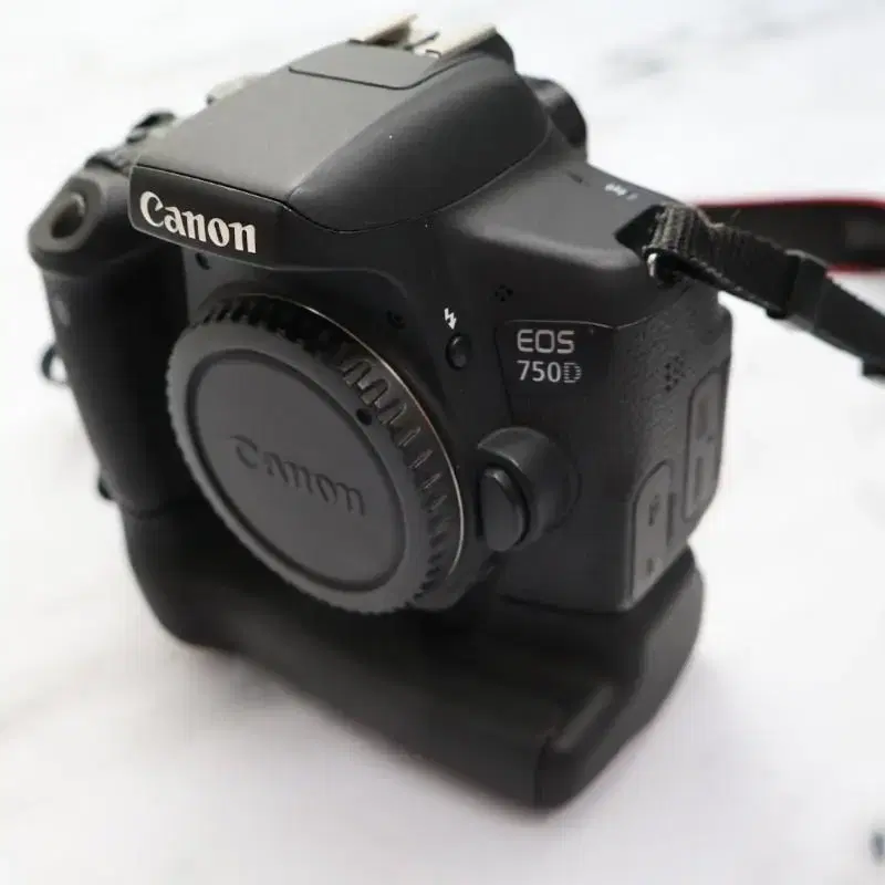 캐논 dslr 카메라 EOS 750D 바디와 정품 세로그립 세트