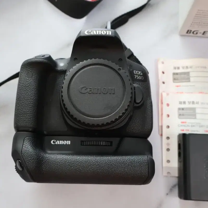 캐논 dslr 카메라 EOS 750D 바디와 정품 세로그립 세트