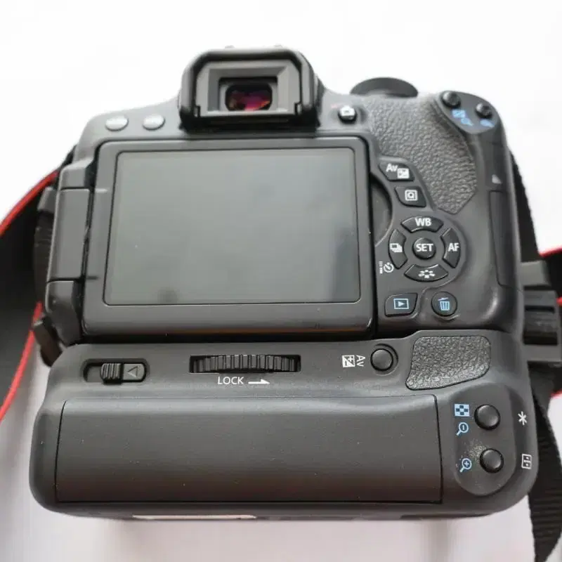 캐논 dslr 카메라 EOS 750D 바디와 정품 세로그립 세트