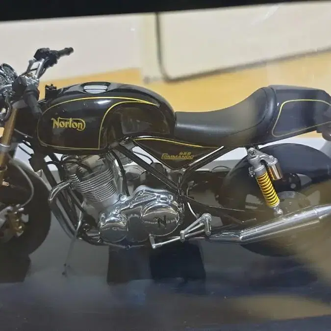 Autoart 1:12  Norton commando 952