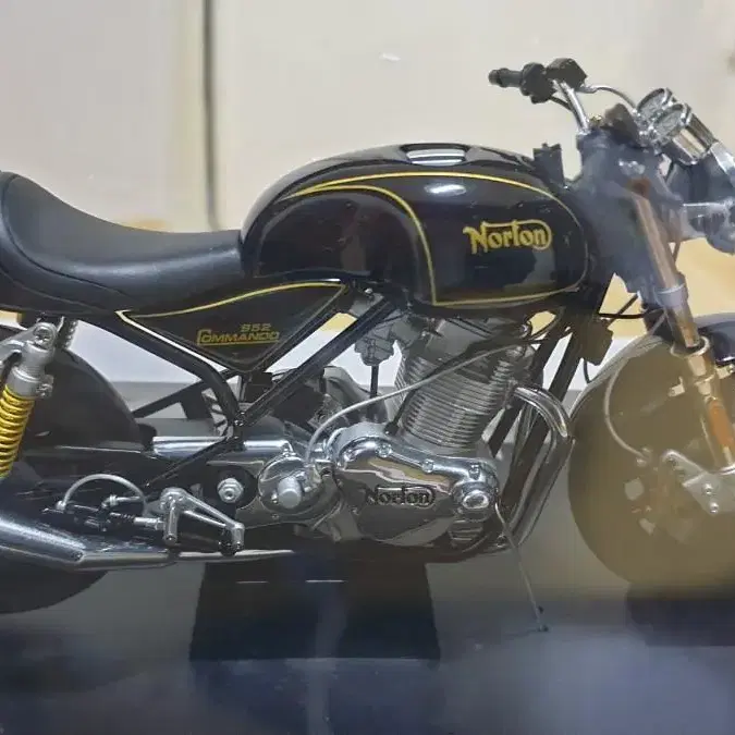 Autoart 1:12  Norton commando 952