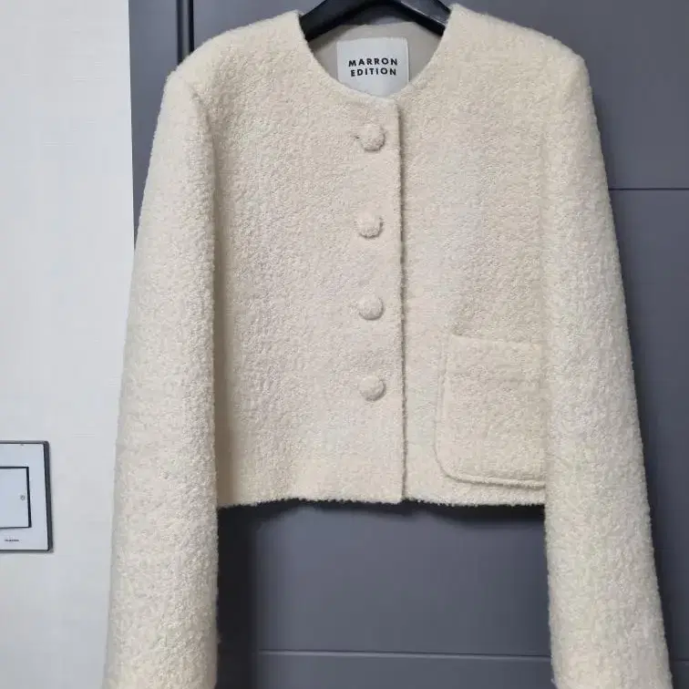 마론에디션 Antique Cream Boucle Wool Blazer