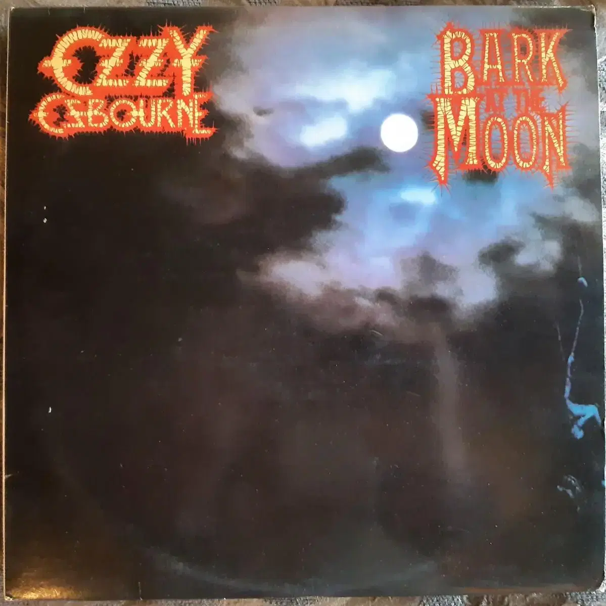 Ozzy Osbourne bark at the moon 지구 lp