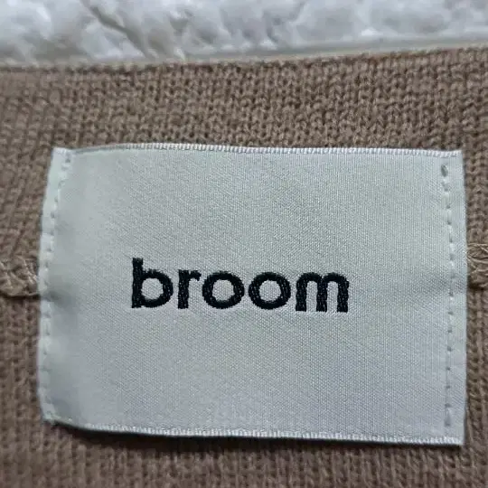 broom 보트넥 니트티(66)