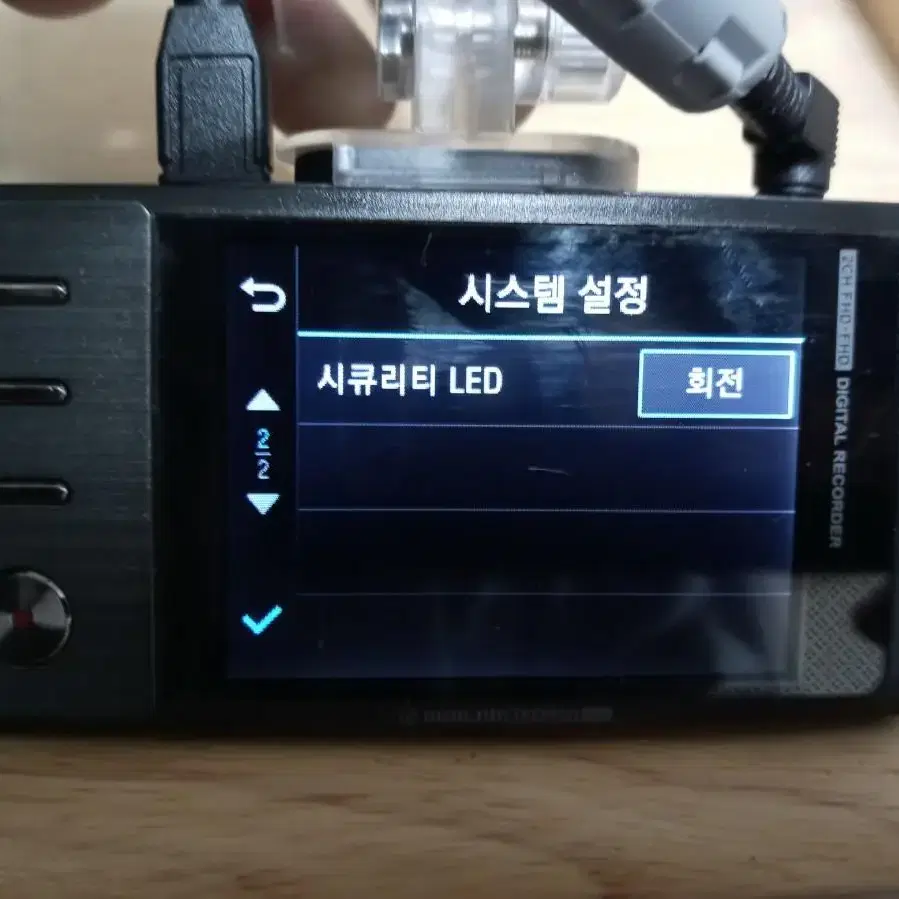 아이나비 QXD950 블랙박스 입니다