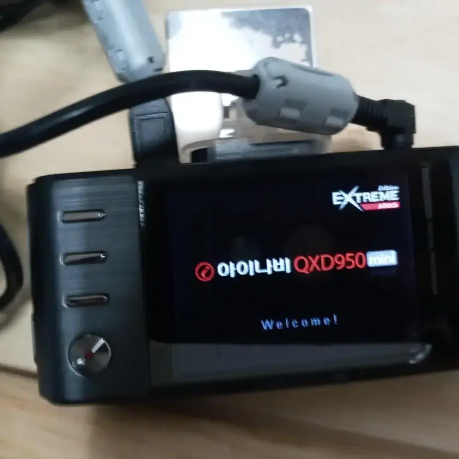 아이나비 QXD950 블랙박스 입니다