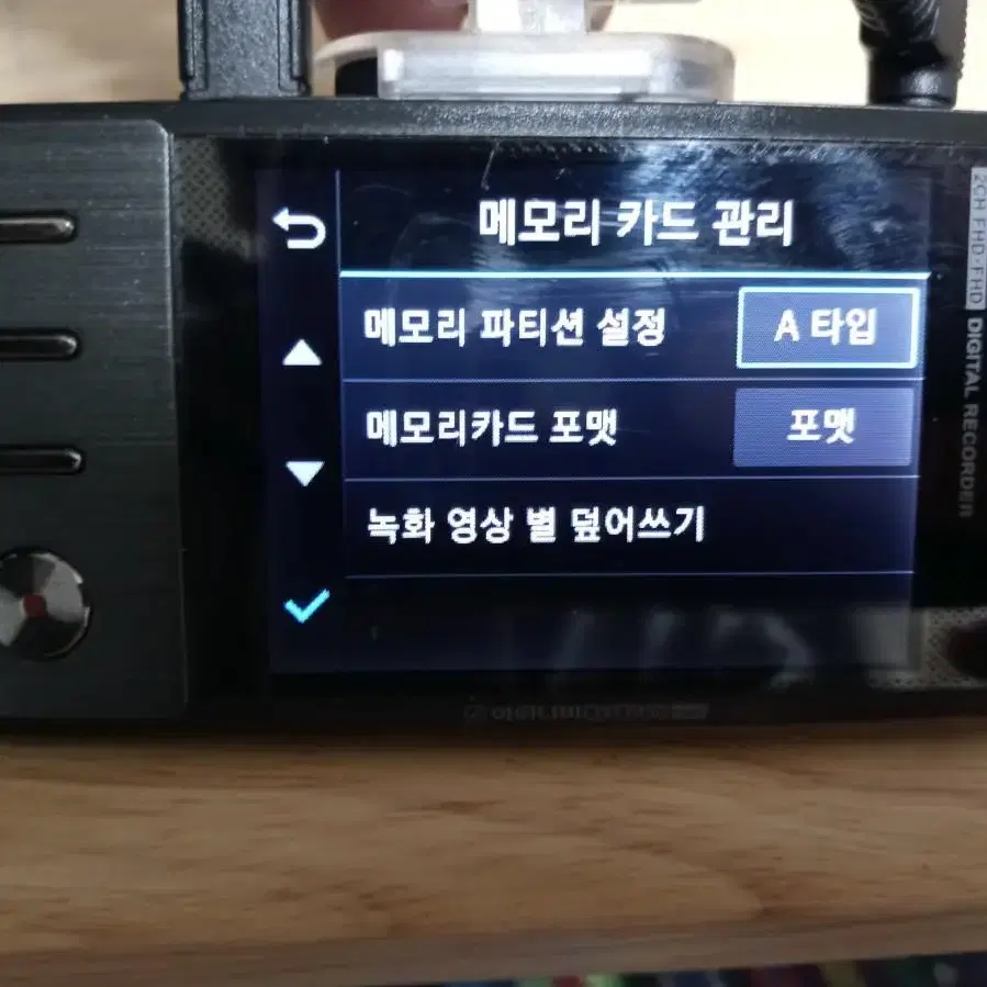 아이나비 QXD950 블랙박스 입니다