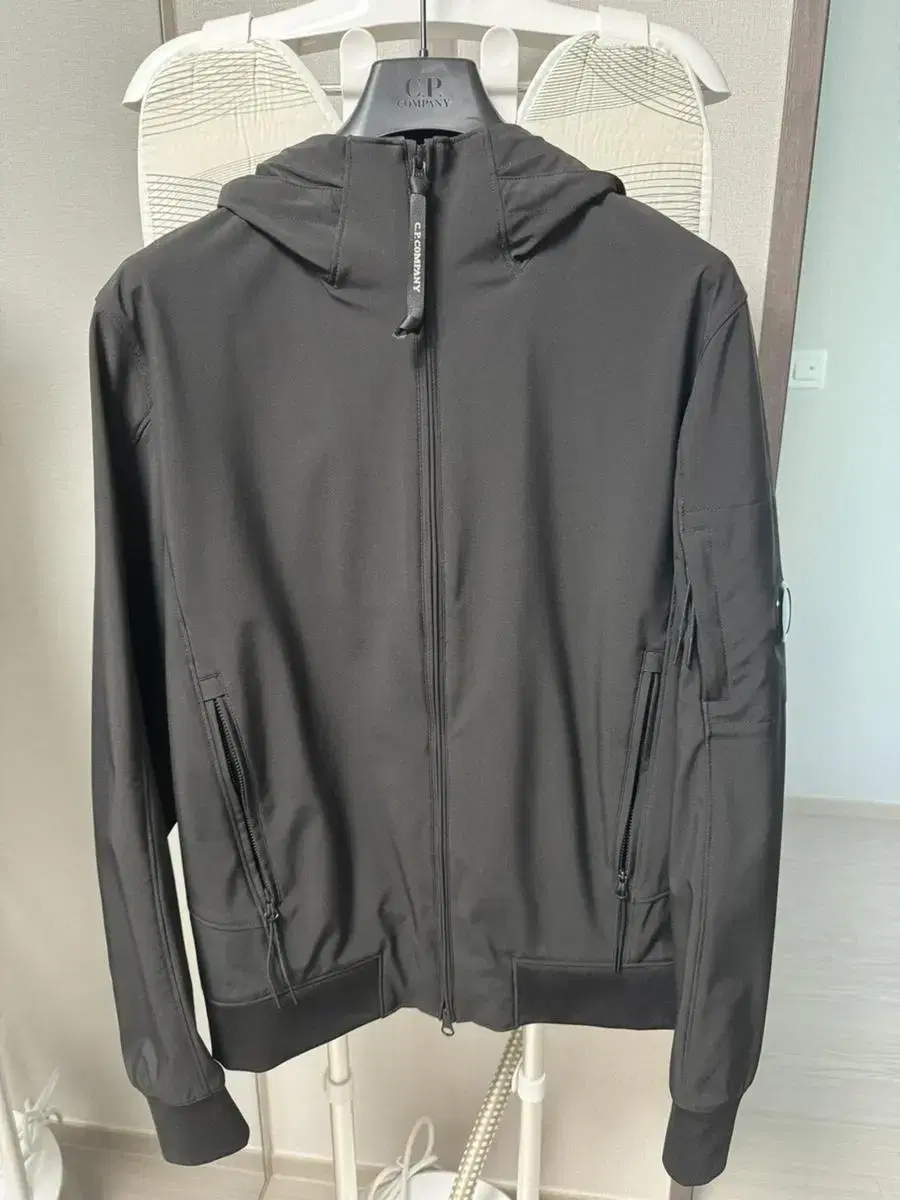 CP Company Men's Windstopper Jacket Size Small Black