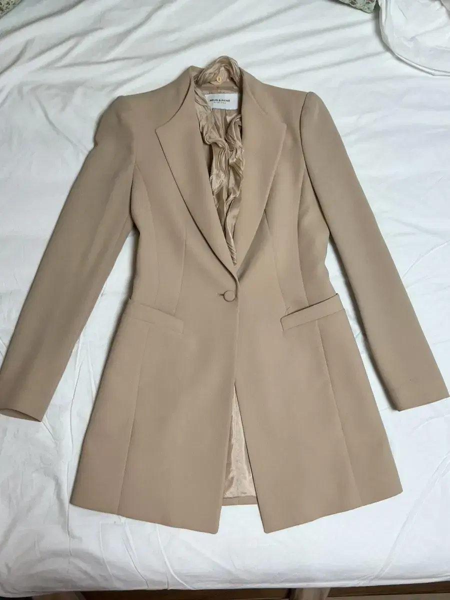 Mojo.s.phine Beige jacket