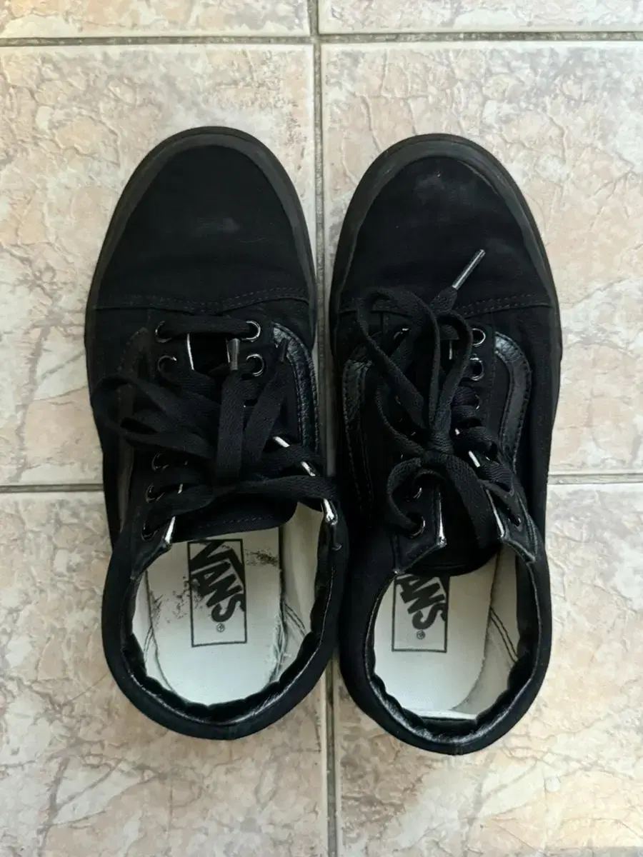 Vahn's Old School All Black us8.0 245