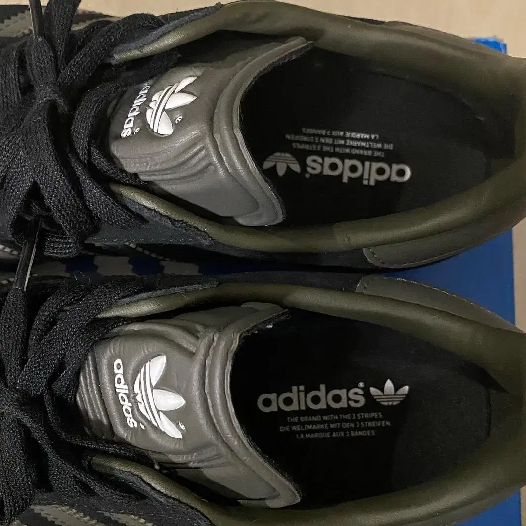 (Adidas) 아디다스 가젤 코어 블랙 팬톤 235