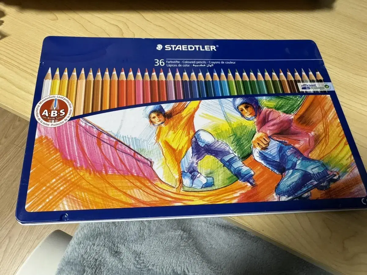 36 colors of colored pencils