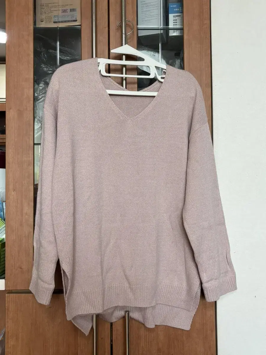 Pink V-neck Knit~New Product