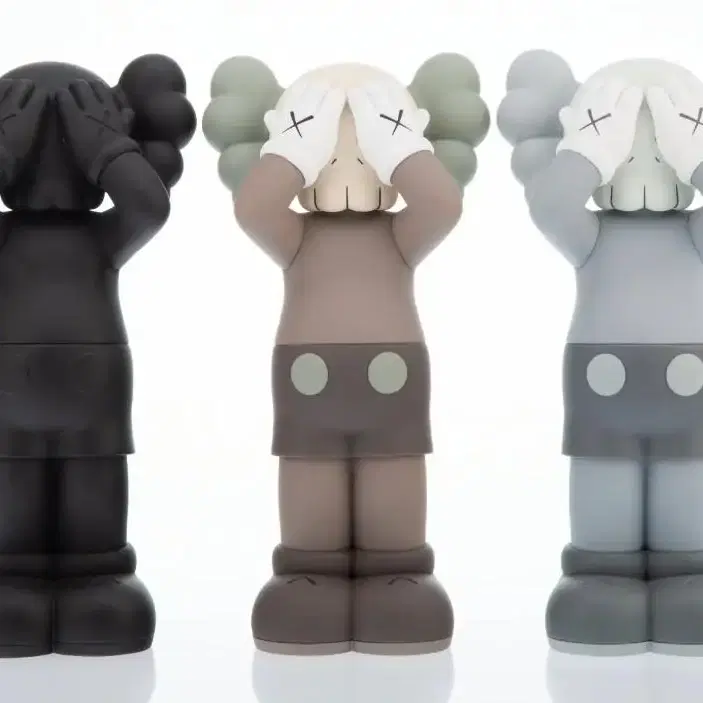 [정품] 카우스 KAWS 21 UK 홀리데이 피규어