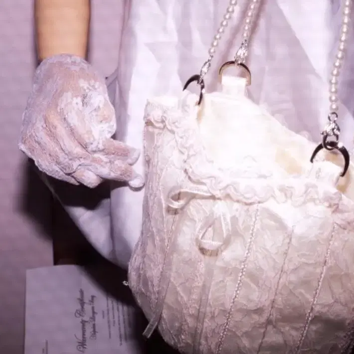 [구함] frustrated oyster lingerie bag