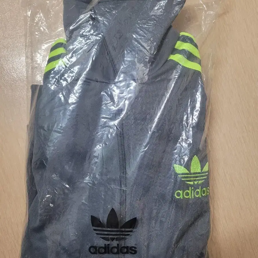 Adidas L Europa TT D98277 아디다스 유로파 트랙탑