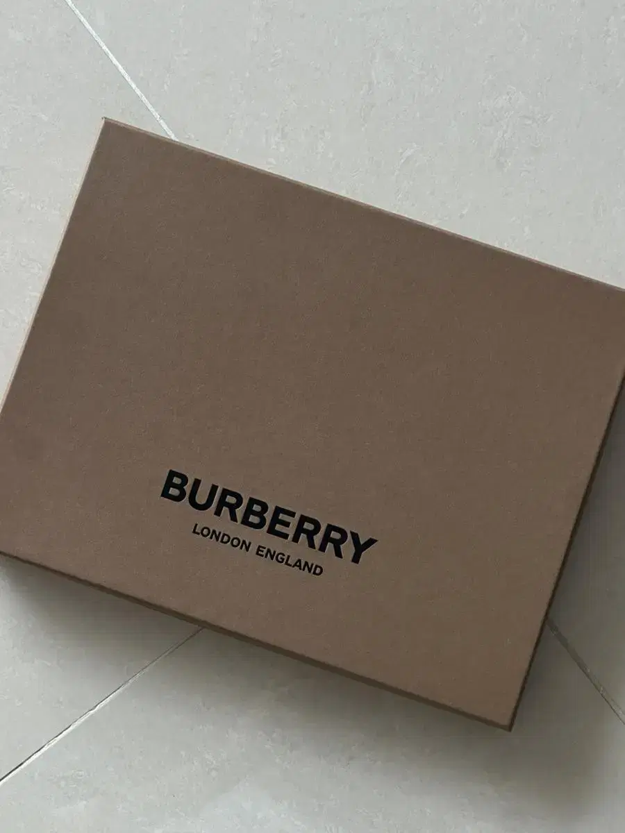 BURBERRY 버버리 의류 박스