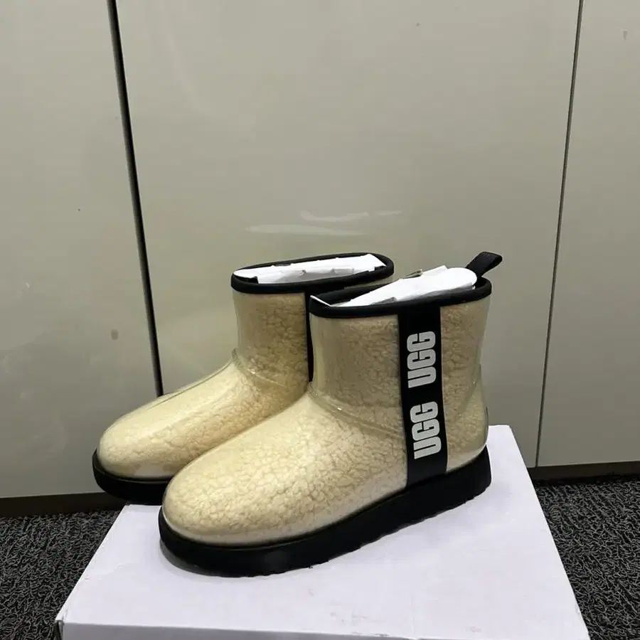 미국 정품 UGG 240