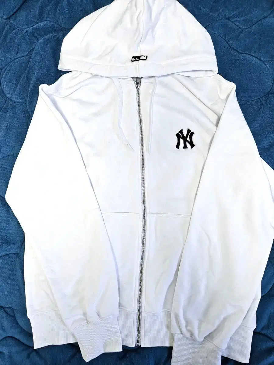 MLB Hoodie Zip-Up (Size M)