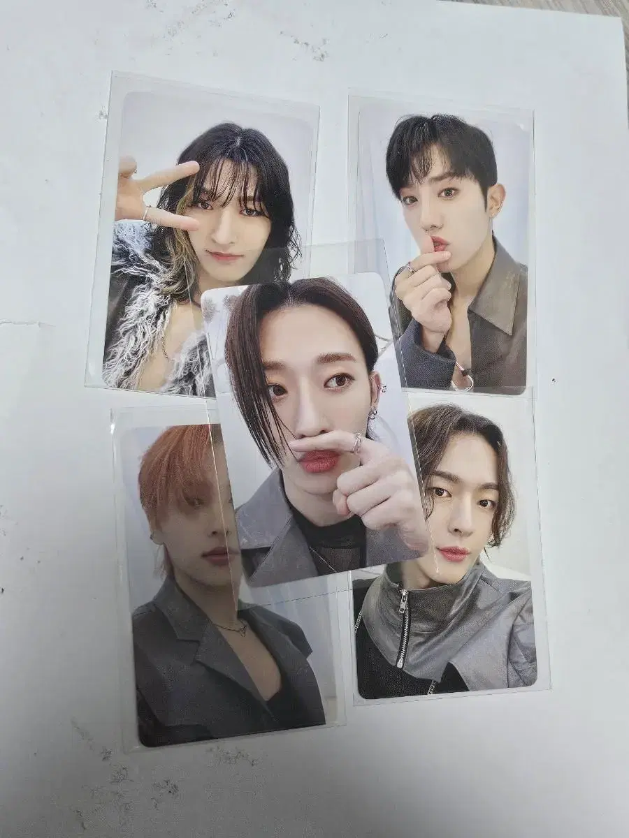 Onlyoneof photocard set