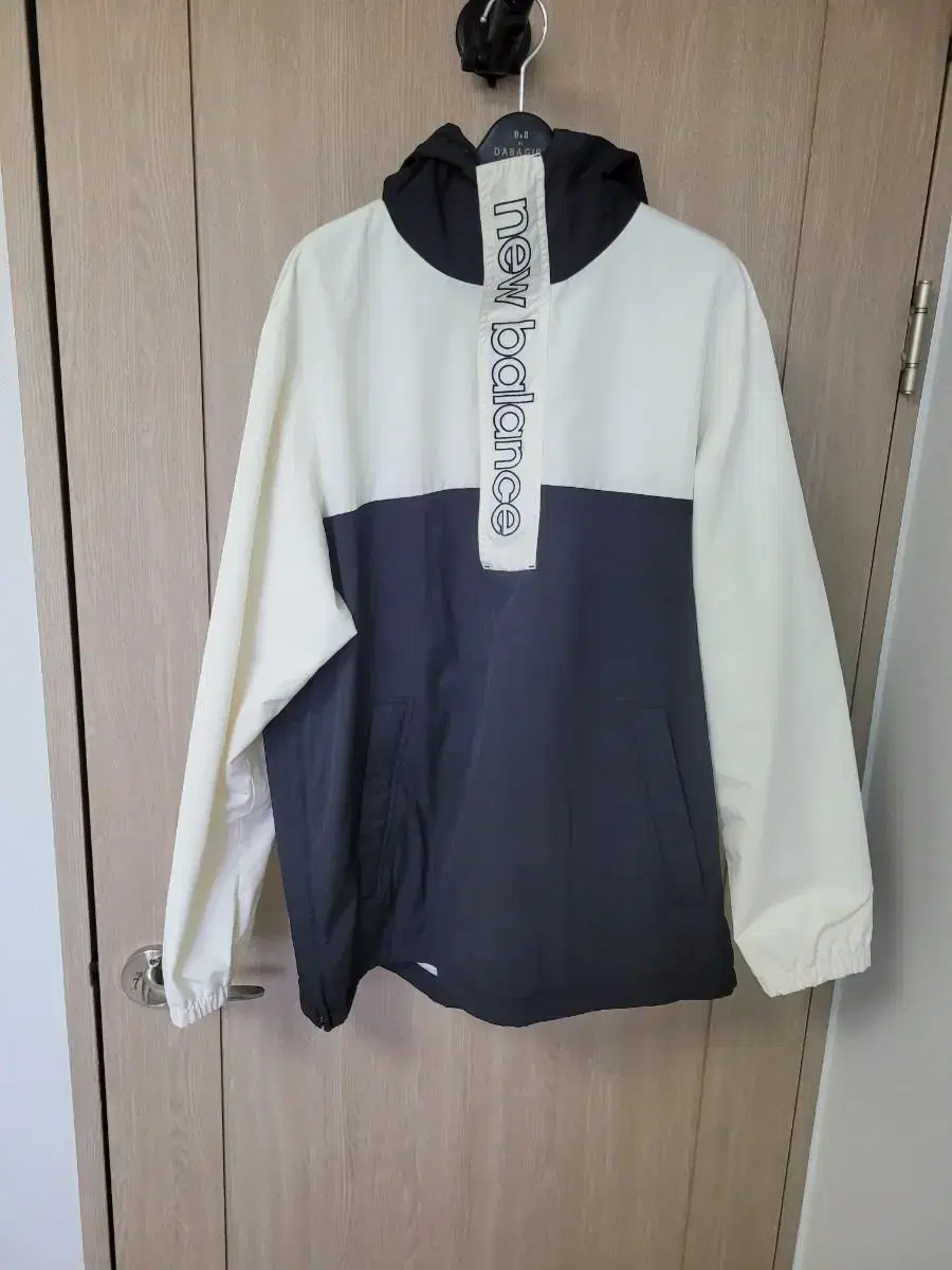 Unisex) New Balance Anorak Windbreaker L100