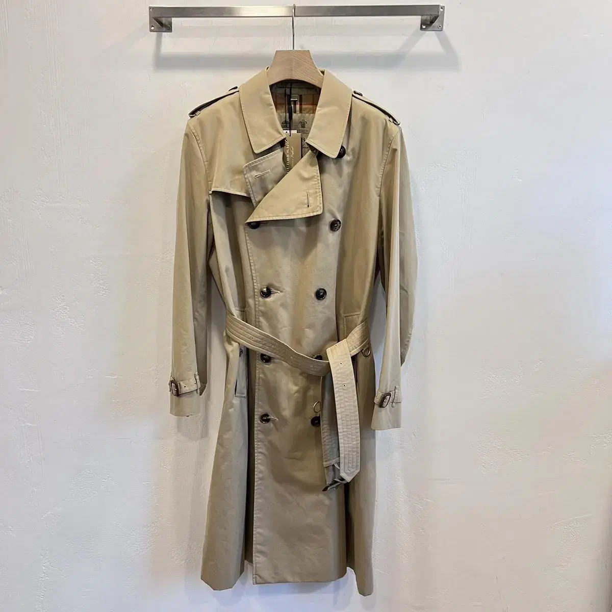 (New) Burberry Kensington Coat / 54