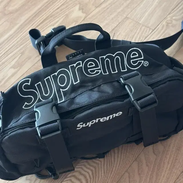 수프림 supreme 슬링백 19FW