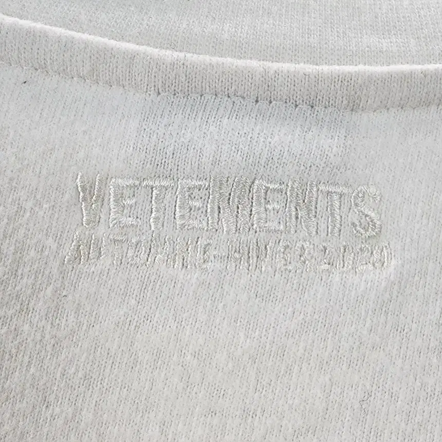 [55]  VETEMENTS 베트멍 긴팔 티셔츠