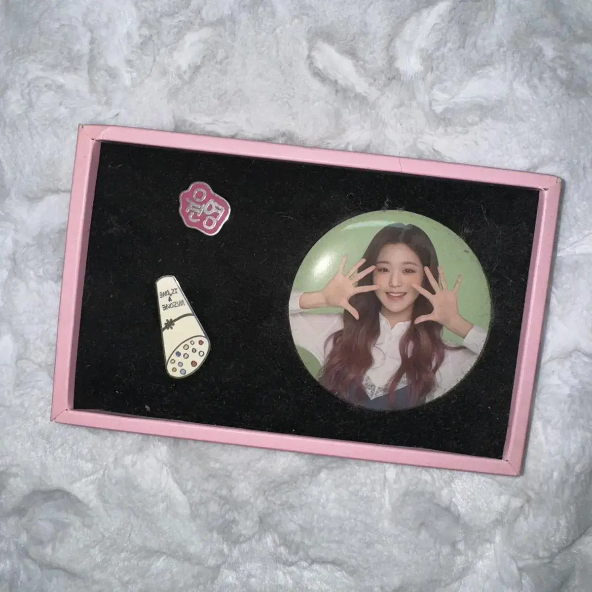 Jang Wonyoung Badge Set