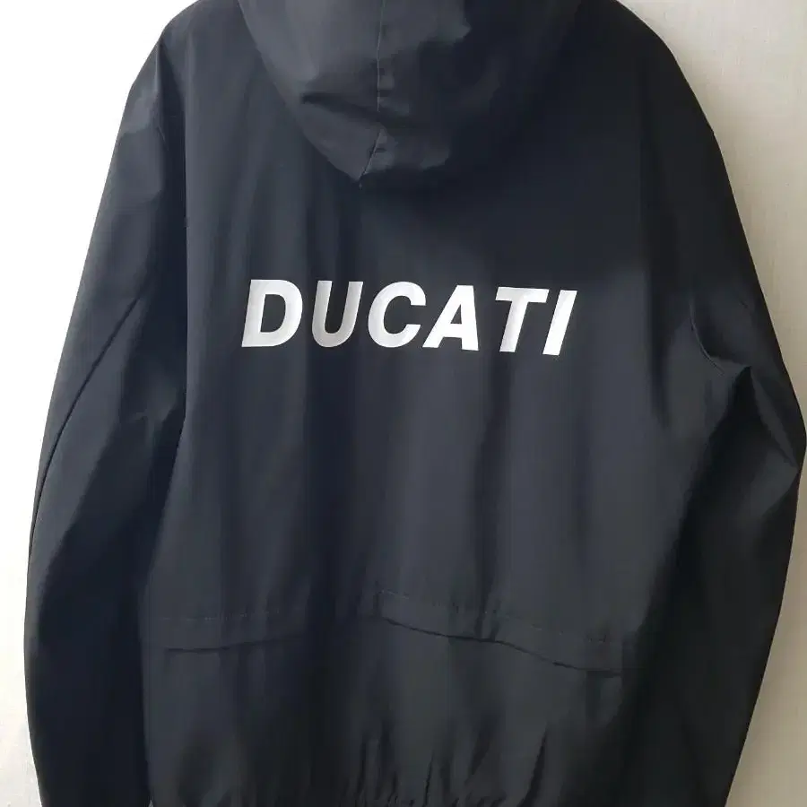 DUCATI 바이크 후드집업점퍼 남성의류 2XL쎄일