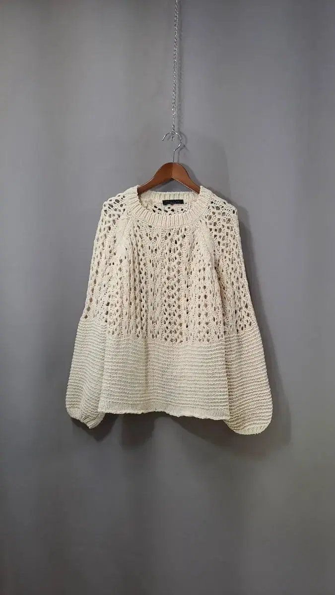 Mid-season cream ivory funky sleeve A-line loose-fit knit ga