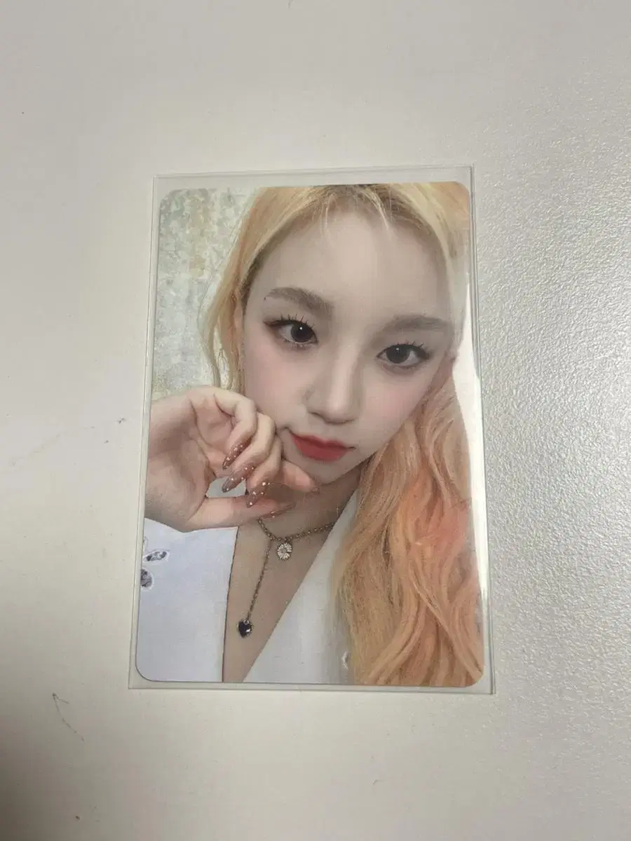 Women idle yuqi 2023 season's greetings Pre-order benefits