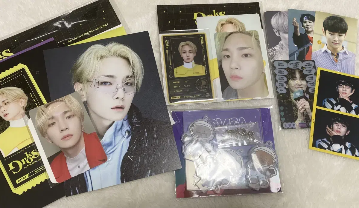 Shinee key Beyoncé merch in bulk